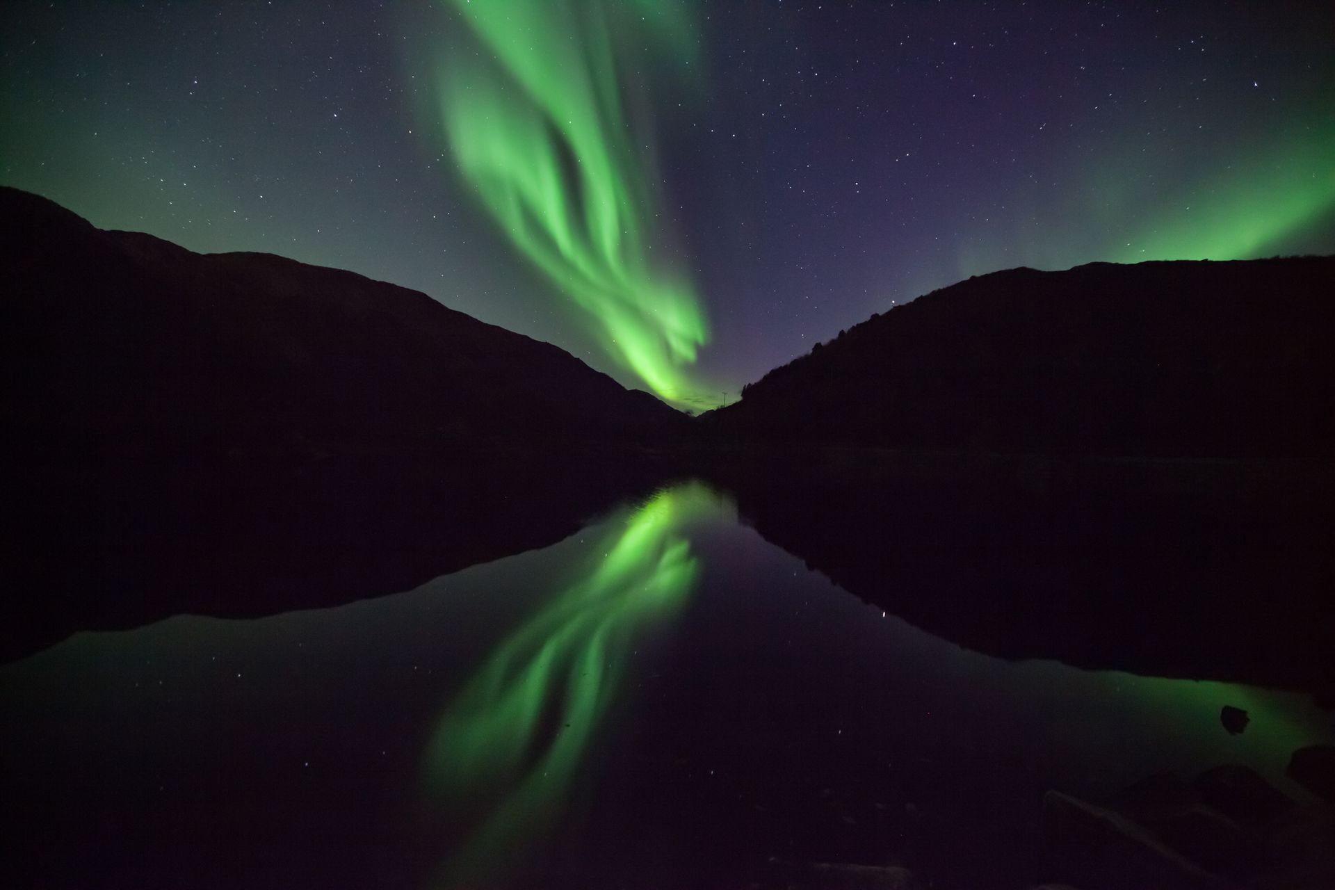 Aurora borealis reflecting on a still lake